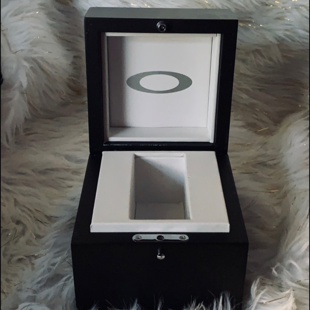 🛍5for$25 Oakley Vintage Time Machine Box!